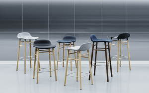 Normann Copenhagen designové barové židle Form Barstool Wood (65 cm)