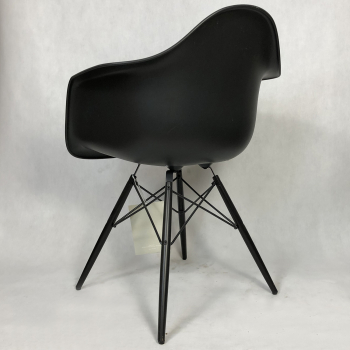 Výprodej Vitra designové židle DAW (černá s čalouněným sedákem)